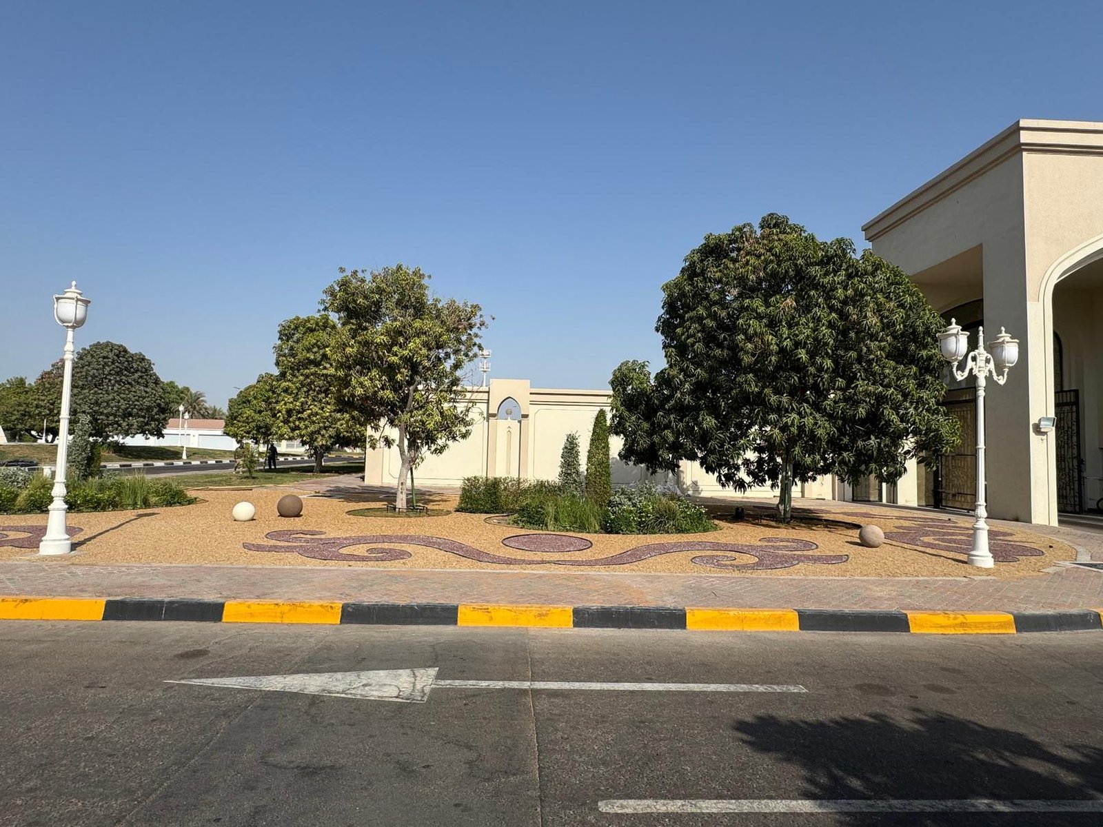 We recommend checking the soil before any plantation, as different plants require different types of soil. The proportions of potting soil, sweet sand, perlite, organic fertilizers, and inorganic fertilizers vary for ground plants and potted plants.